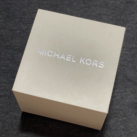 Gorgeous Michael Kors tortoise watch - Picture 4 of 4